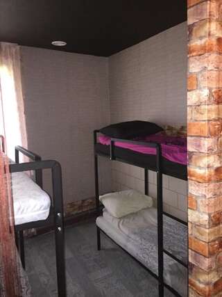 Хостелы Hostel -Hotel Granat Rivne city Ровно Кровать в общем номере для мужчин-2